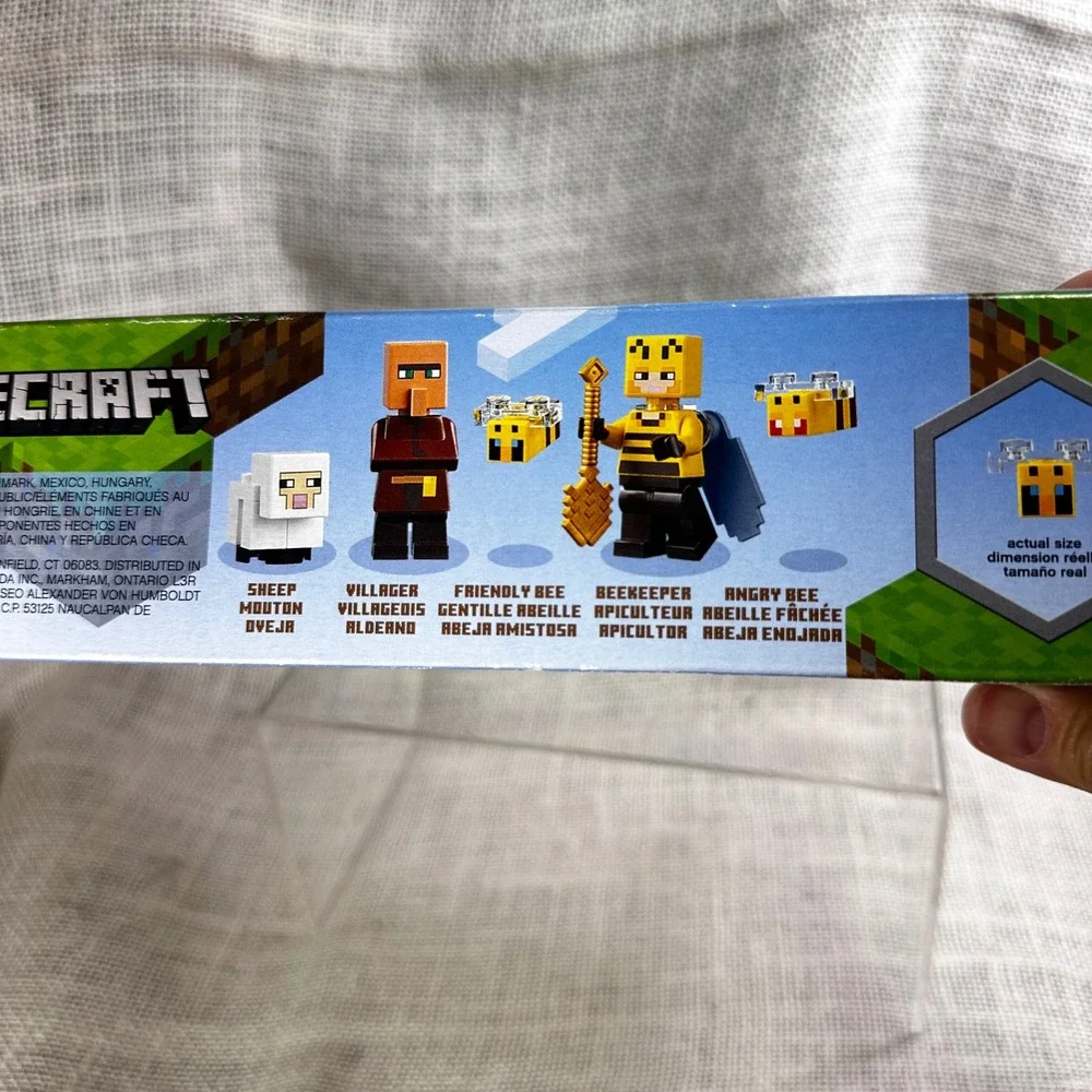 Lego minecraft bee